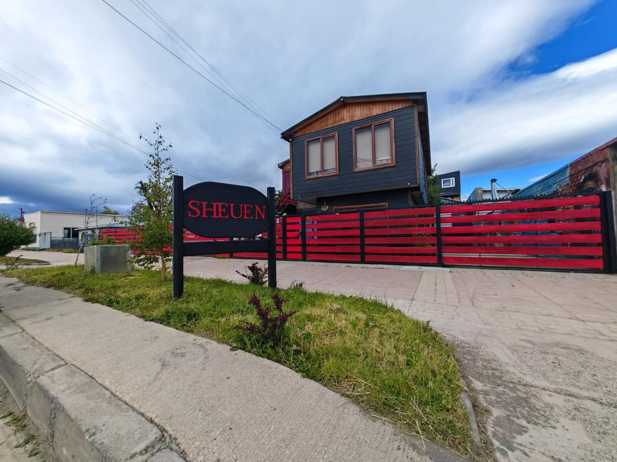 Sheuen Patagonia Hostel Puerto Natales Exterior photo